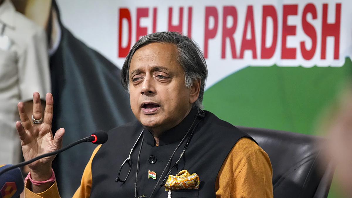 Congress president election |Some leaders openly supporting Kharge disturbs level-playing field: Shashi Tharoor