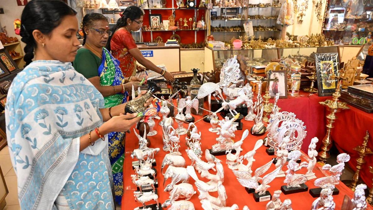 Christmas, New Year exhibition and sale at Poompuhar outlets in Erode