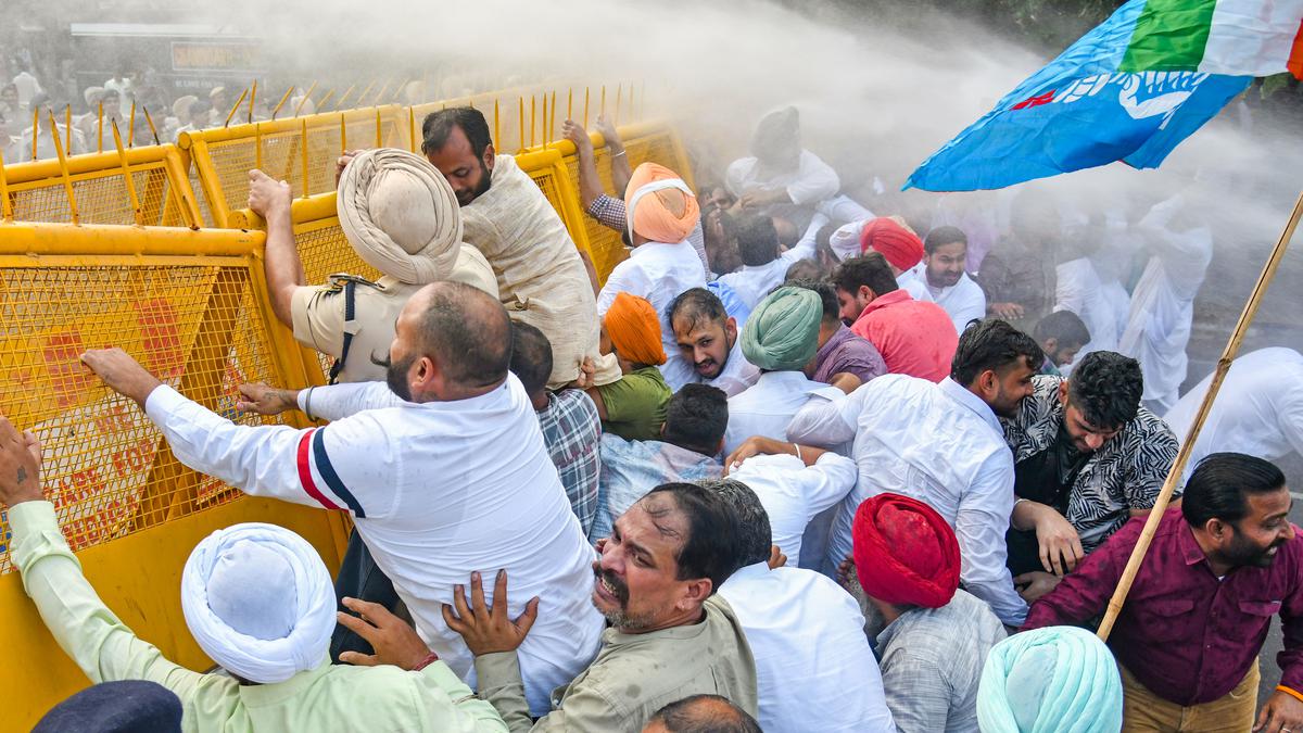 SYL canal protest: Police use water cannon against Punjab Congress workers