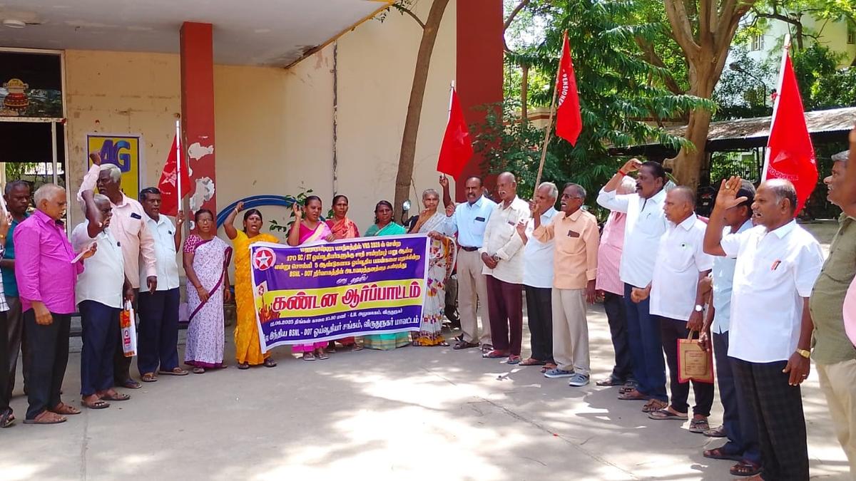 BSNL pensioners stage protest against non-disbursal of pension to 170 SC/ST employees who had taken VRS in 2020