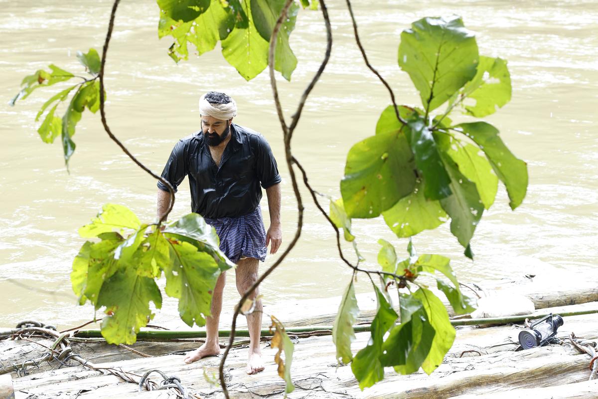 Mohanlal as Baputty in ‘Olavum Theeravum’, one of the featurettes in the anthology ’Manorathangal’