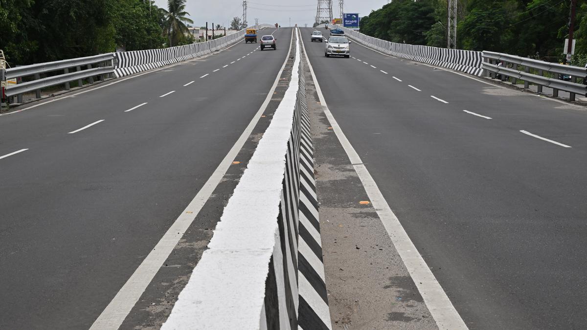 Motorists continue to face risks while using Periyanaickenpalayam flyover in Coimbatore; Highways Department awaits Central Govt. funds