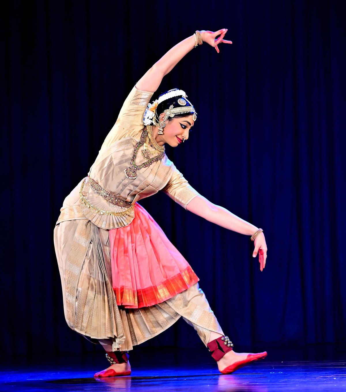 सौजन्य सुरेश की विषयगत प्रस्तुति अरुणाचल कविरायर के राम नाटकम पर आधारित थी। 