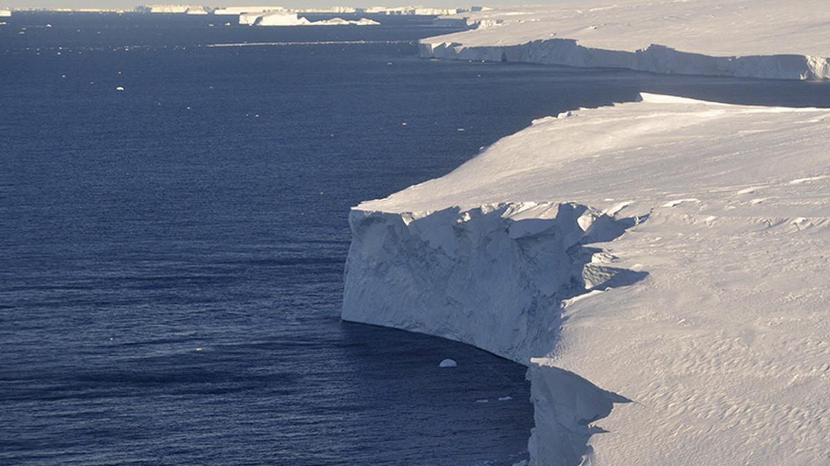 Biggest Chinese Antarctic fleet sets off to build research station