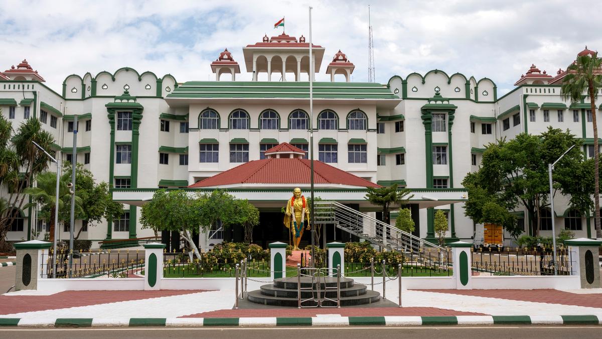 Wife watching porn privately, indulging in self-pleasure is not cruelty on husband: Madras High Court