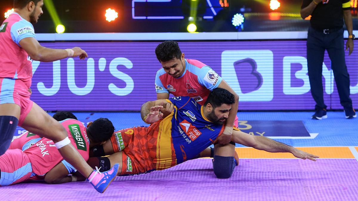 Pro Kabaddi League | Jaipur Pink Panthers beat Puneri Paltan, clinch title