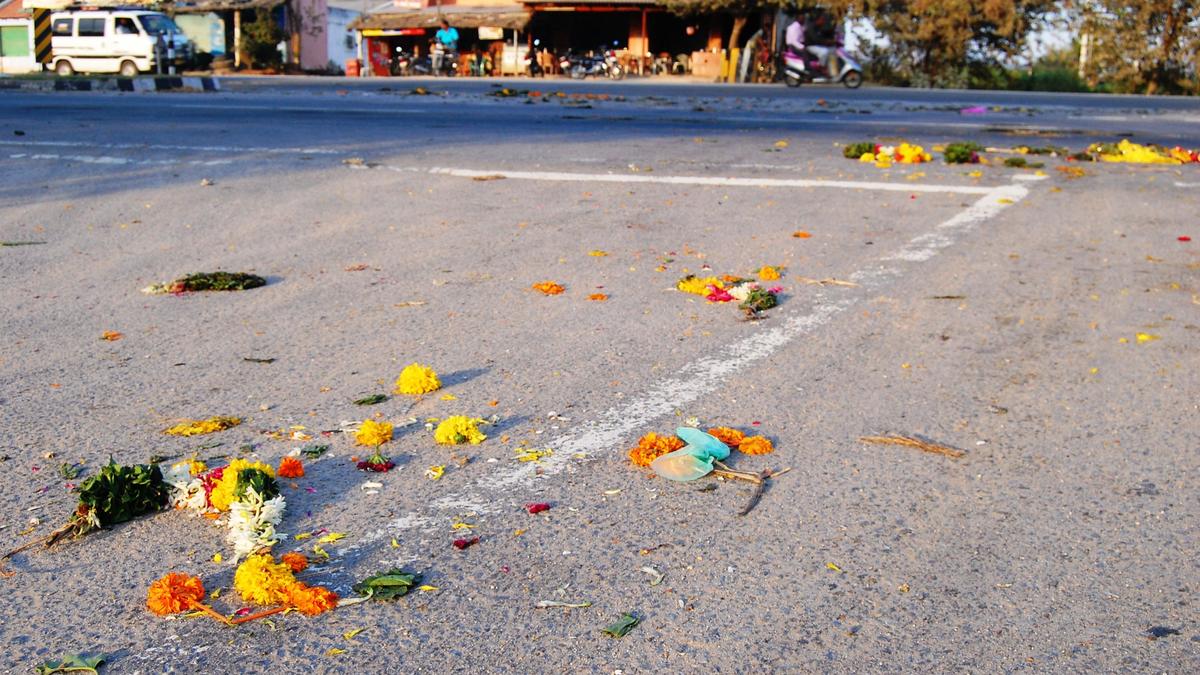 Municipality in Puducherry begins imposing ₹1,000 fine for littering roads with flowers during funeral processions