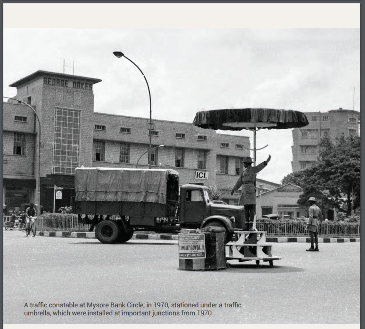 Traffic umbrellas were installed at important junctions from 1970.