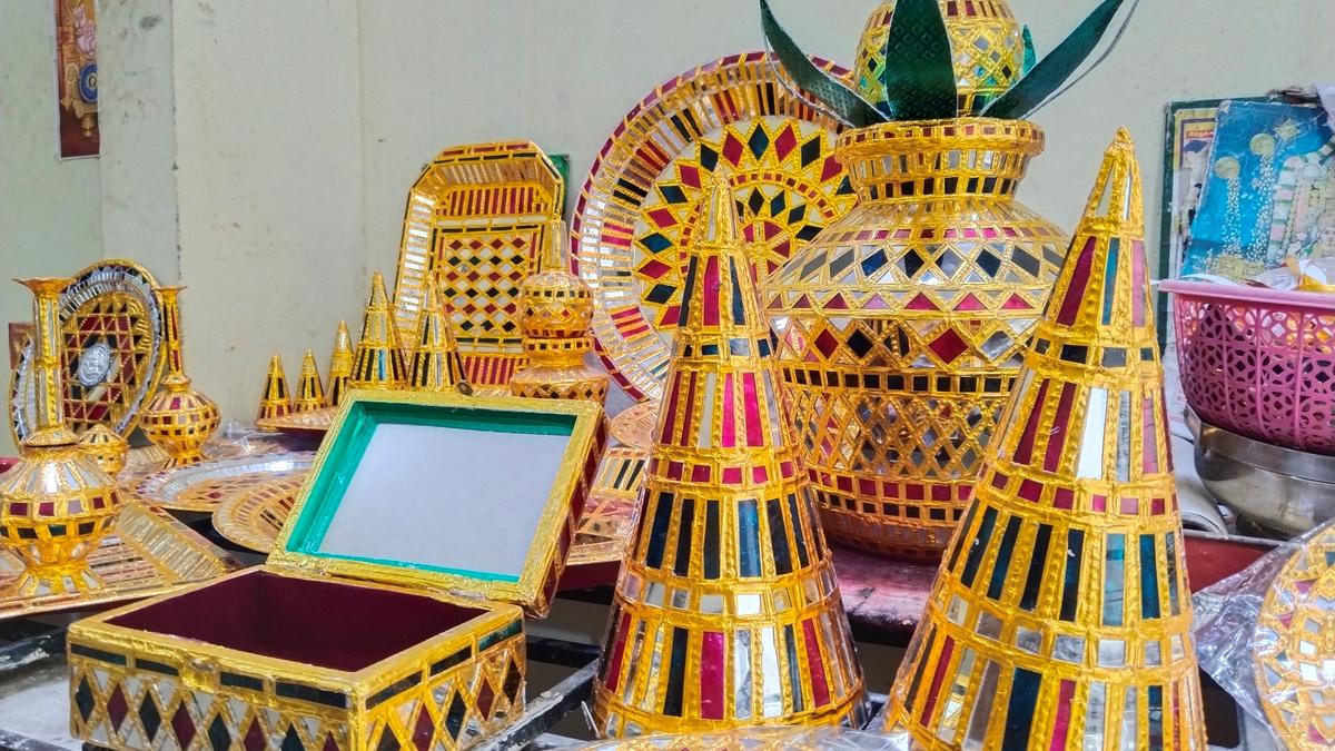 Poompuhar seeks GI tag for Thanjavur&rsquo;s cut glass work