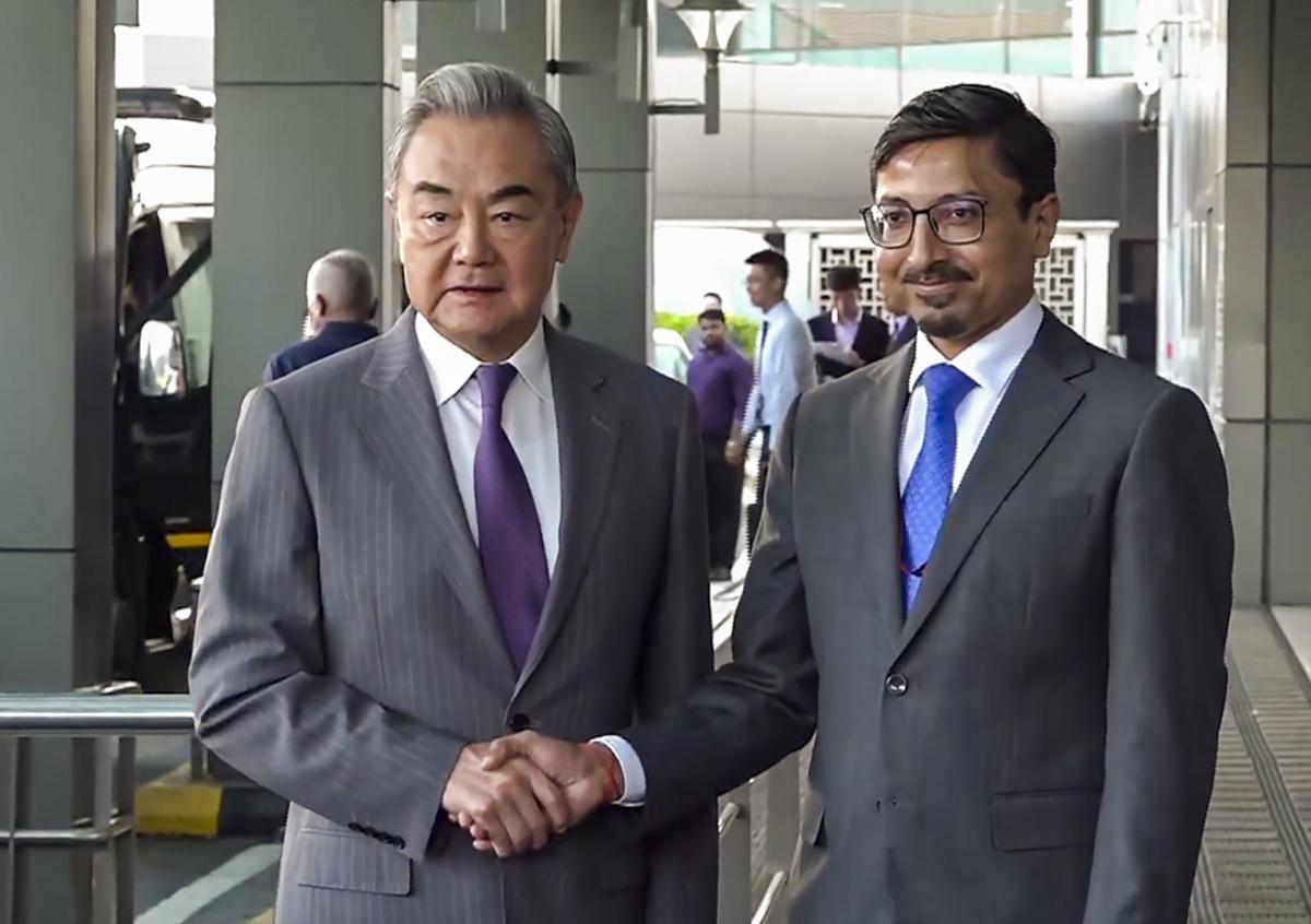 Chinese Foreign Minister Wang Yi is received upon his arrival at Delhi airport by Gourangalal Das, Joint Secretary of the East Asia division of the MEA, on August 18, 2025. Photo: X/MEAIndia via PTI