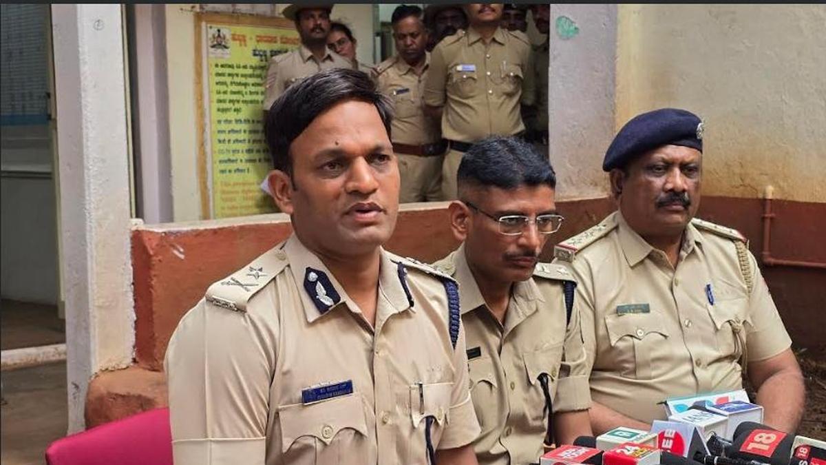 Muslim youth beaten up, high drama before police station over allegations of ‘love jihad’ in Hubballi