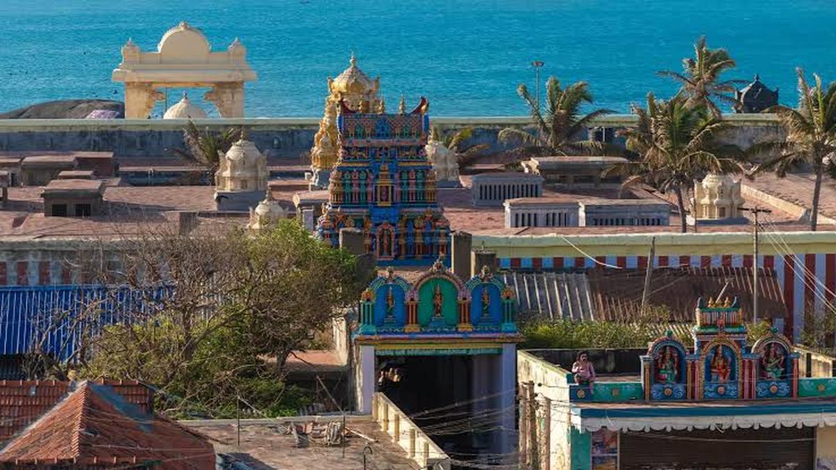 கன்னியாகுமரியில் உள்ள பழமையான பகவதி அம்மன் கோவிலில் ராஜகோபுரம் கட்ட  திட்டமிடப்பட்டுள்ளது.