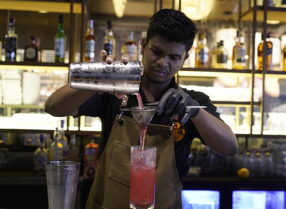 Kenny's Hyderabad has cocktails that are classic