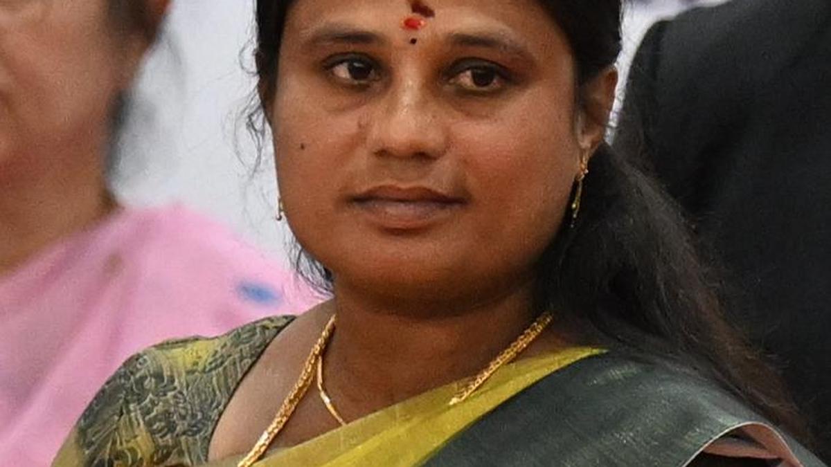 Social Welfare Minister Jegadeeswari wants students to make judicious use of mobile phone
