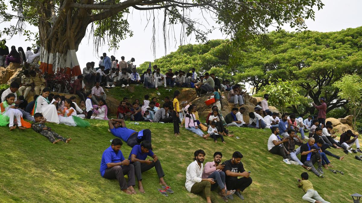 Telangana swelters as temperatures breach 43°C mark in five places, Hyderabad records 40.9°C