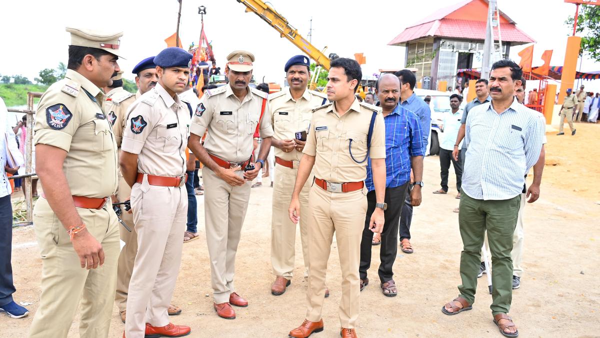 SP inspects arrangements for Ganesh Nimajjan in Adoni