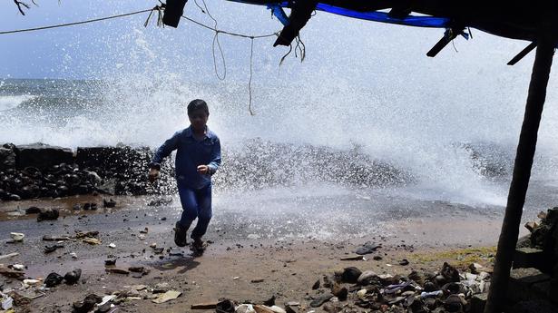 Whirlwind inflicts heavy damage on Thrissur