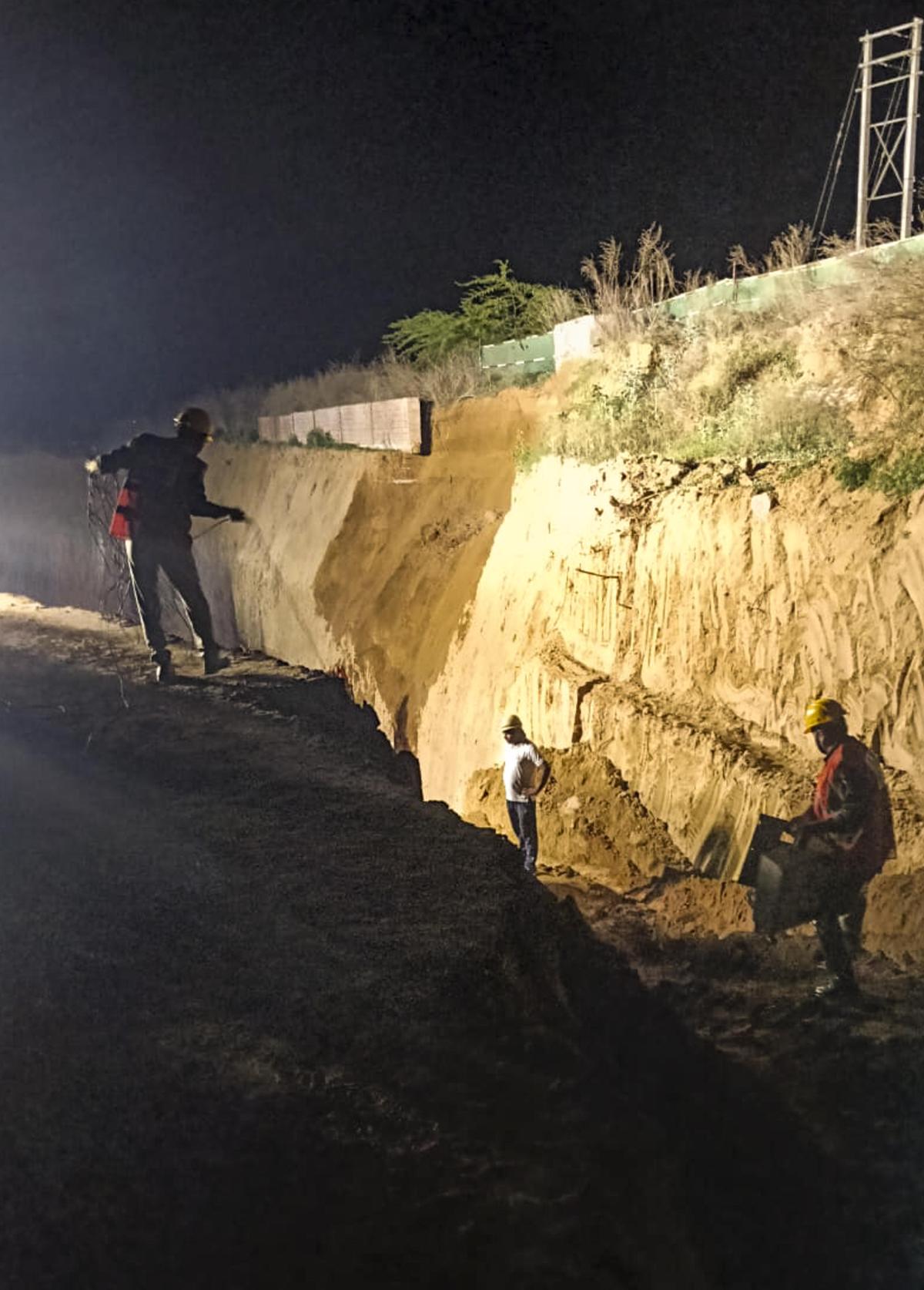thehindu.com - Pti - Seven killed as mound of soil collapses at Gurugram construction site, two arrested