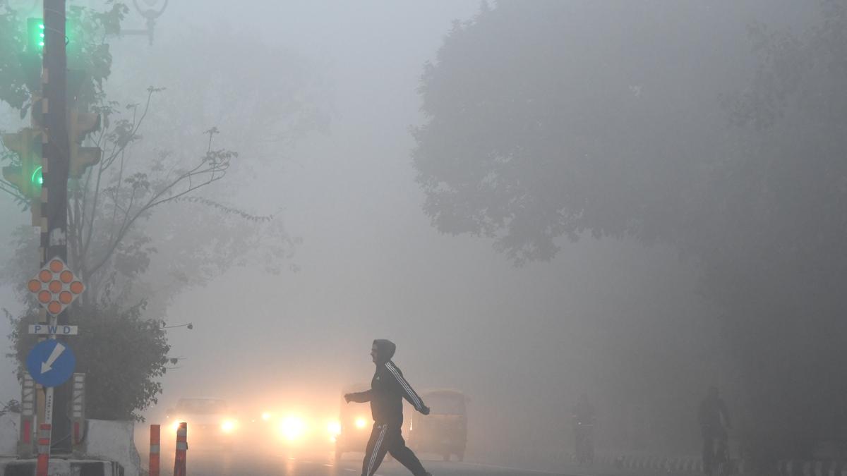 Delhi feels winter chill, temperature drops to 8° Celsius, air quality remains in ‘poor’ category