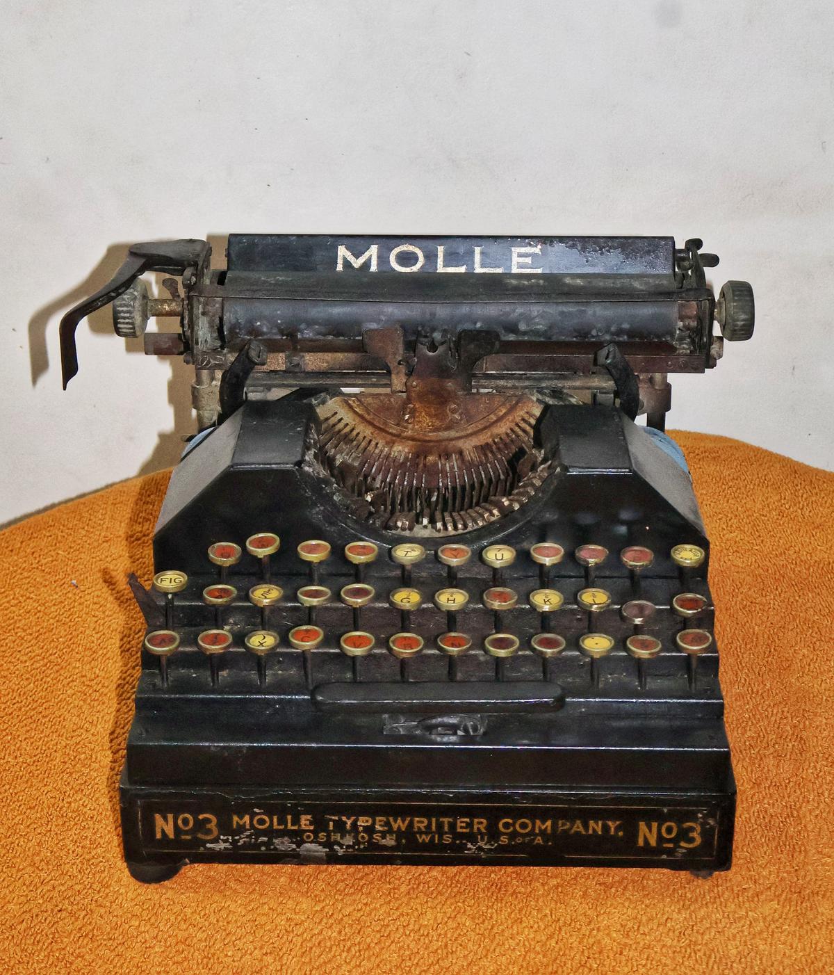 Manoj’s Molle 3 typewriter