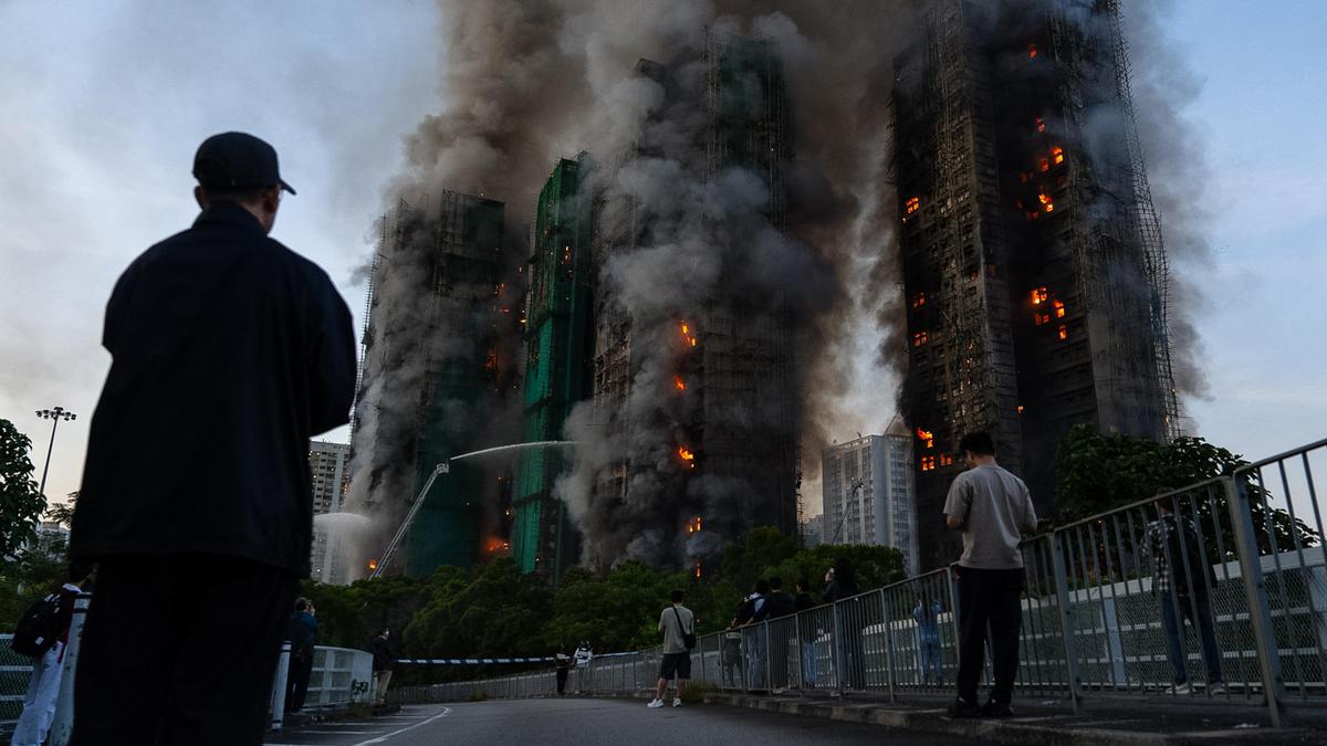 https://th-i.thgim.com/public/incoming/1zeok4/article70327553.ece/alternates/LANDSCAPE_1200/APTOPIX_Hong_Kong_Fire_18891.jpg