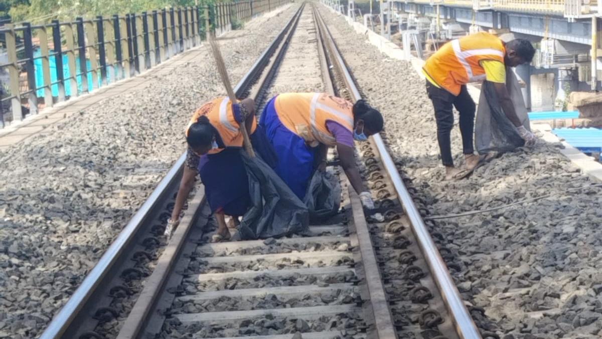 Mega cleaning drive conducted in railway yards