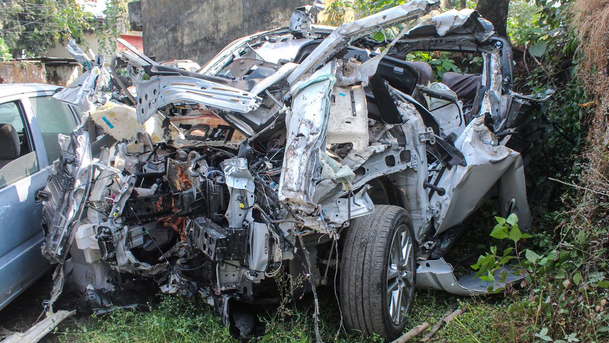 6 students killed, 1 injured as car crashes into truck in Dehradun