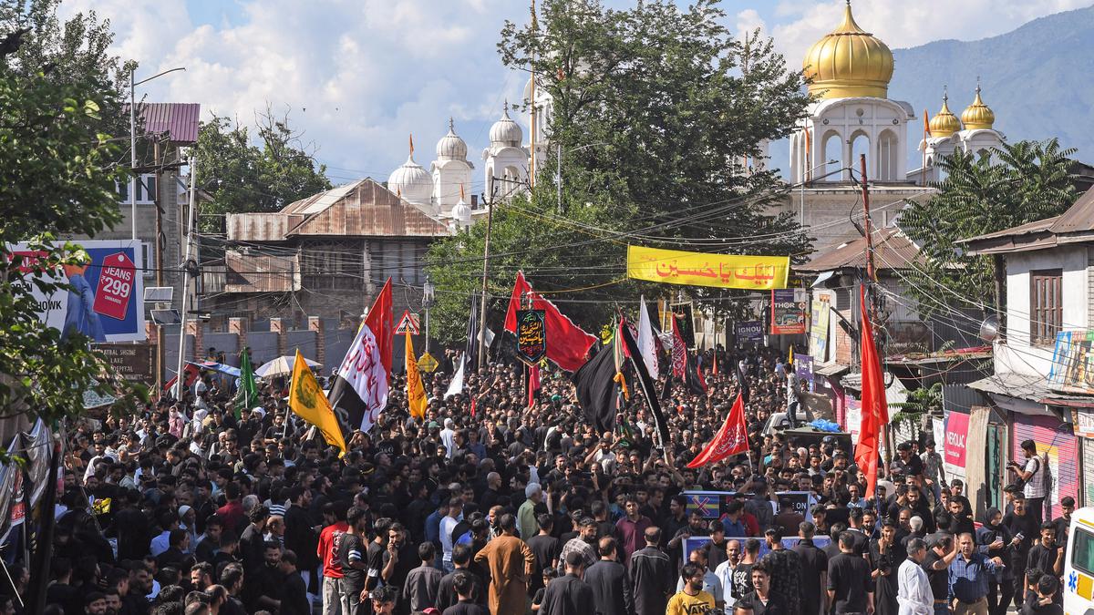 Shia community takes out Muharram procession after 3 decades on Gurubazaar-Dalgate route in Srinagar