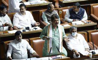 Congress holds night-long satyagraha against scrapping of MGNREGA in Mysuru  - The Hindu