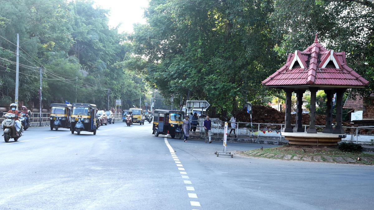 Mananchira-Vellimadukunnu road to be completed by February: Minister Mohammed Riyas