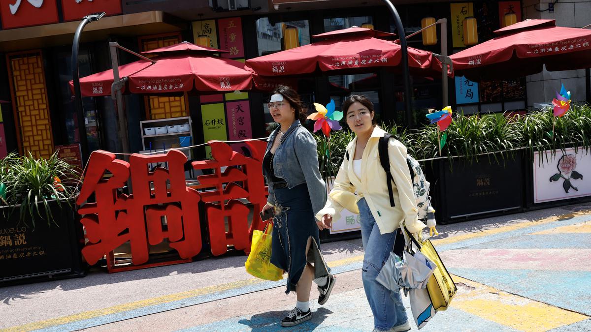 Beijing issues highest heat alert as north China swelters