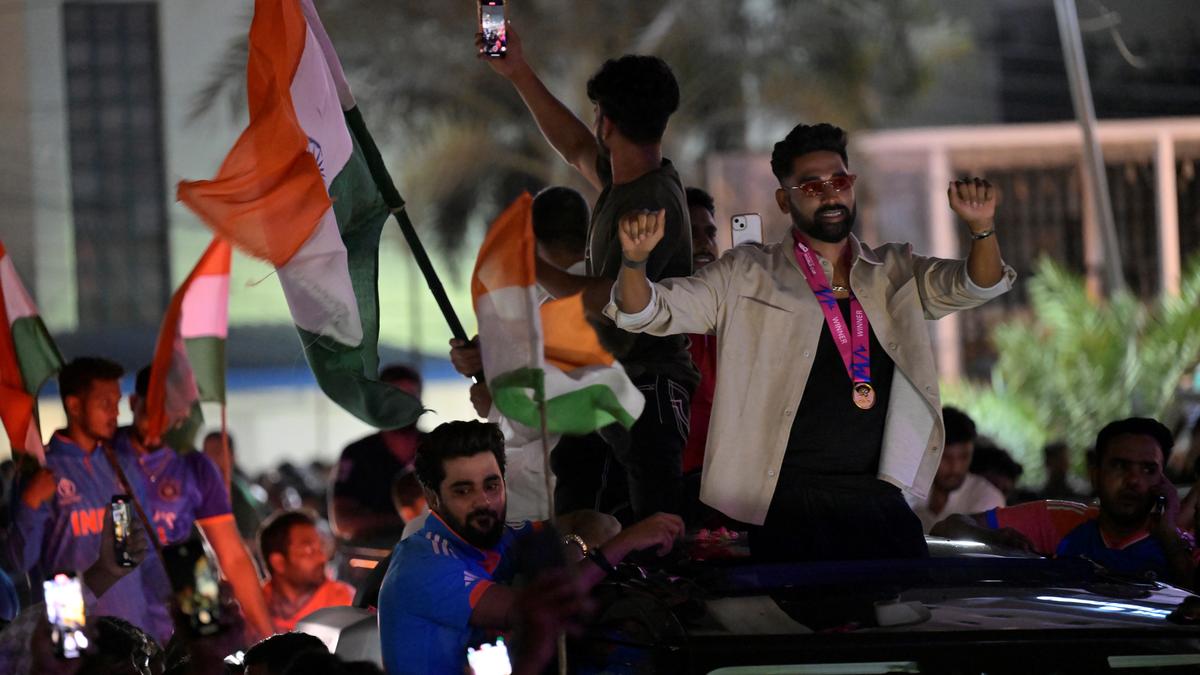 Siraj accorded rousing reception