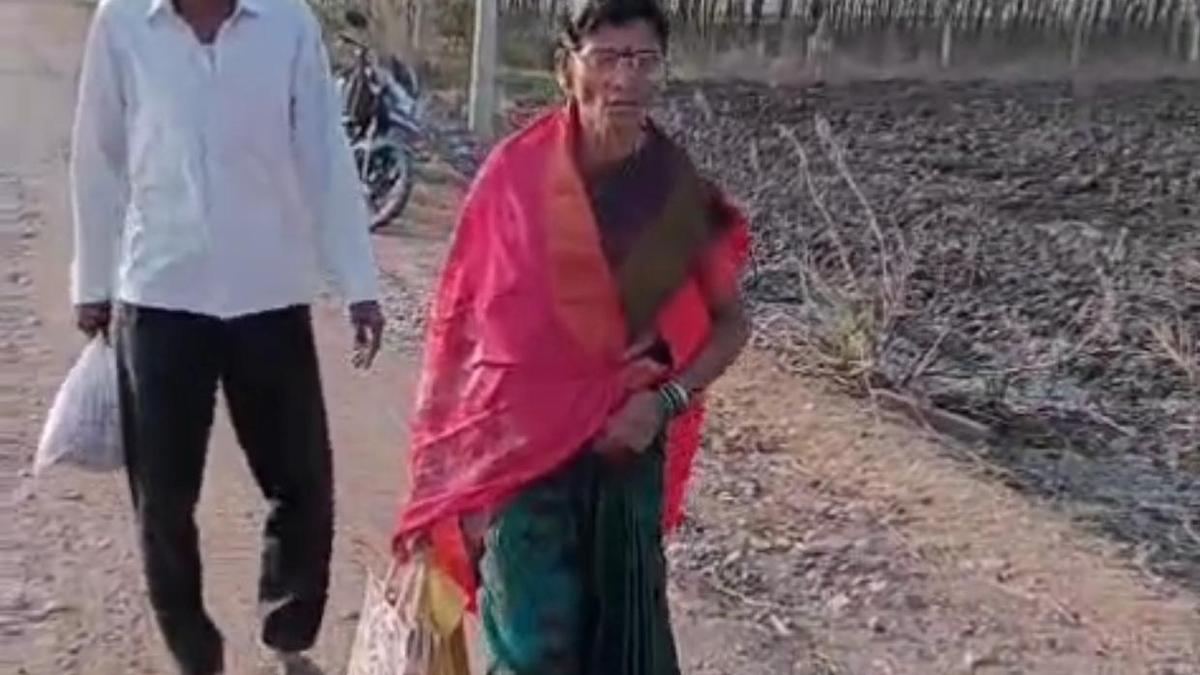 KKRTC bus conductor who dropped off elderly couple midway suspended