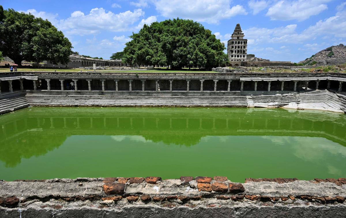 The elephant tank inside the Gingee Fort
