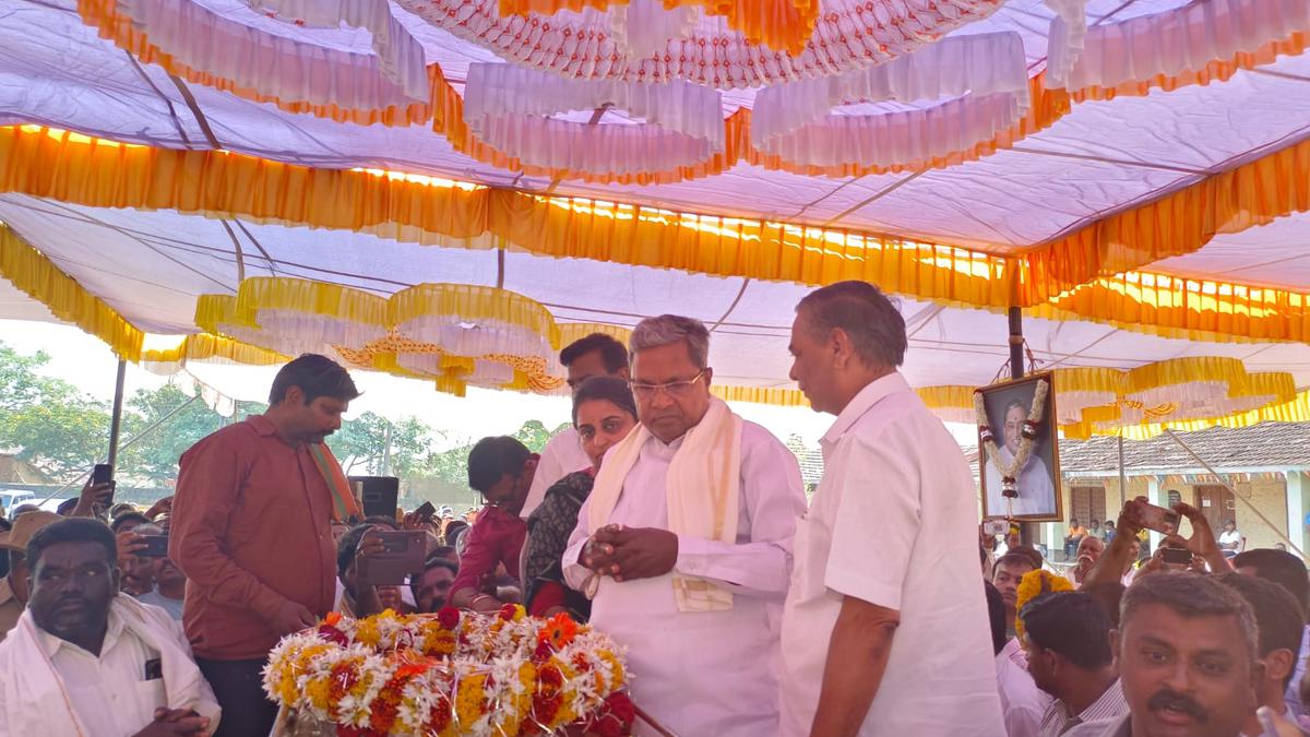 D.B. Inamdar buried in Neginal with state honours