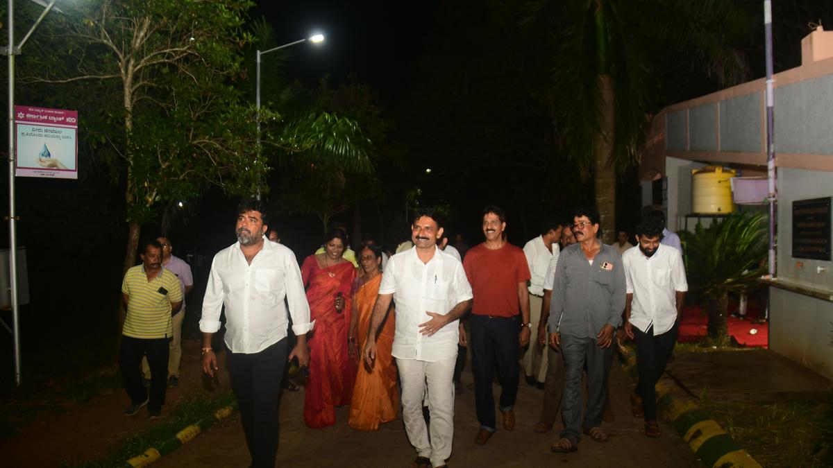 Mayor for keeping Kadri Park open for walkers till 9 p.m.