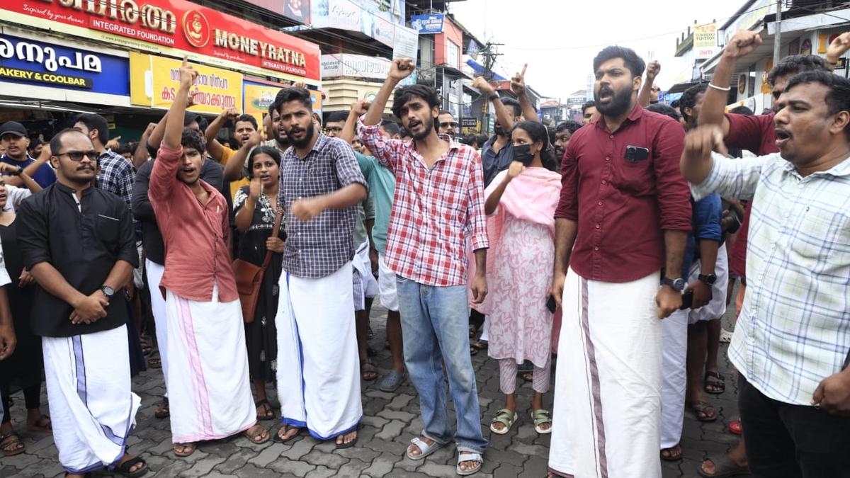 Perambra tense as youth organisations protest against racing of private buses