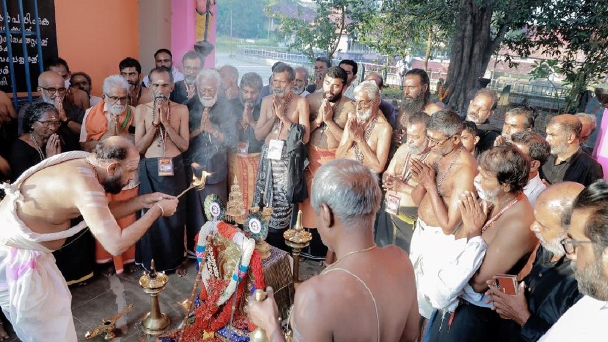 Ambalapuzha Sangham leaves for Erumeli Petta Thullal