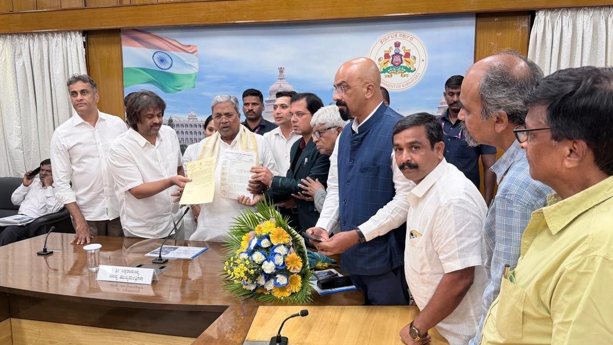 Minister Madhu Bangarappa, advocates meet CM Siddaramaiah, appeal for HC bench in Shivamogga