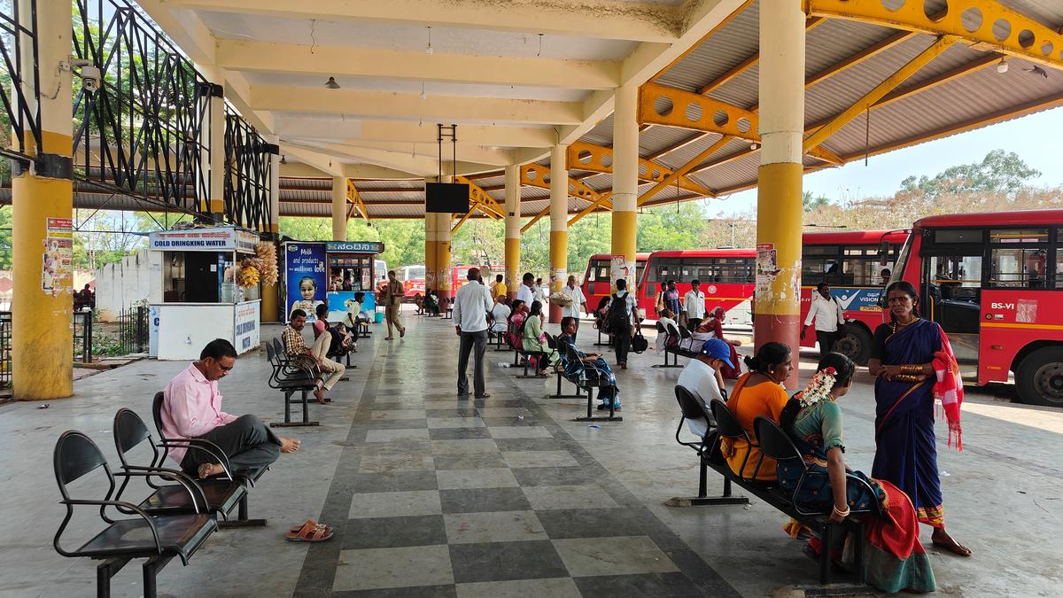 KKRTC starts special bus services to Srisailam from Yadgir for Ugadi