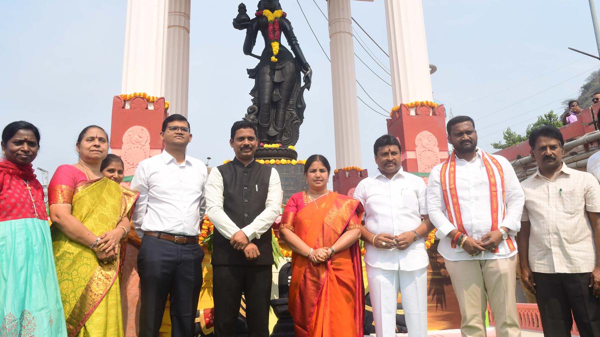 MLA, Mayor, Collector unveil renovated statue of Krishnamma Thalli, at Prakasam Barrage