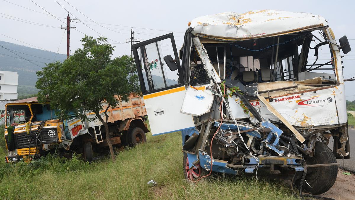 Three from Uttar Pradesh killed, 14 injured in road accident in Thoothukudi