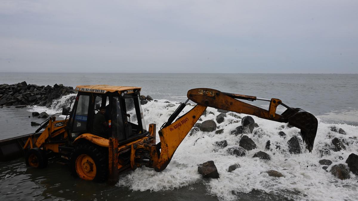 Nearly 5,000 families in Chellanam brace for vagaries of rough sea this monsoon