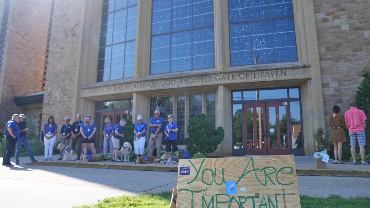 Motive probed for U.S. shooting that killed two children, injured 17