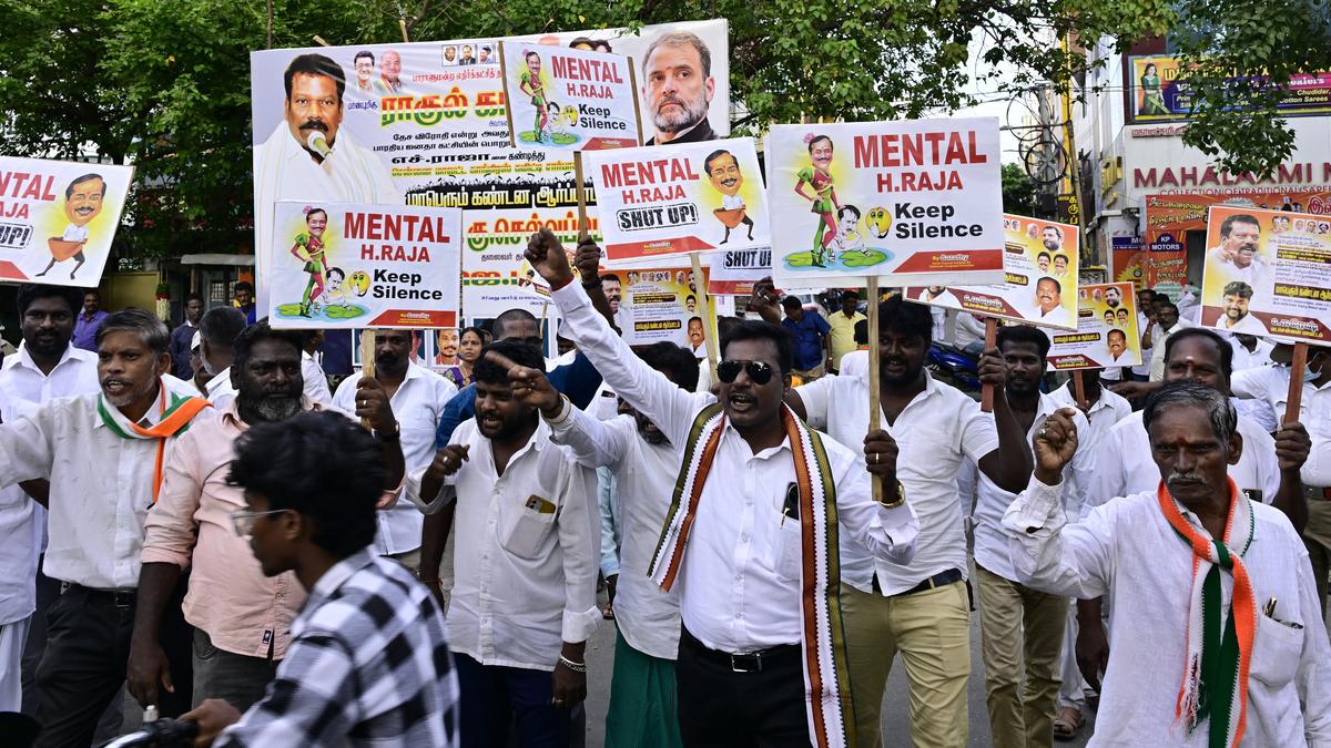 Selvaperunthagai stages protest against Raja’s comments on Rahul Gandhi