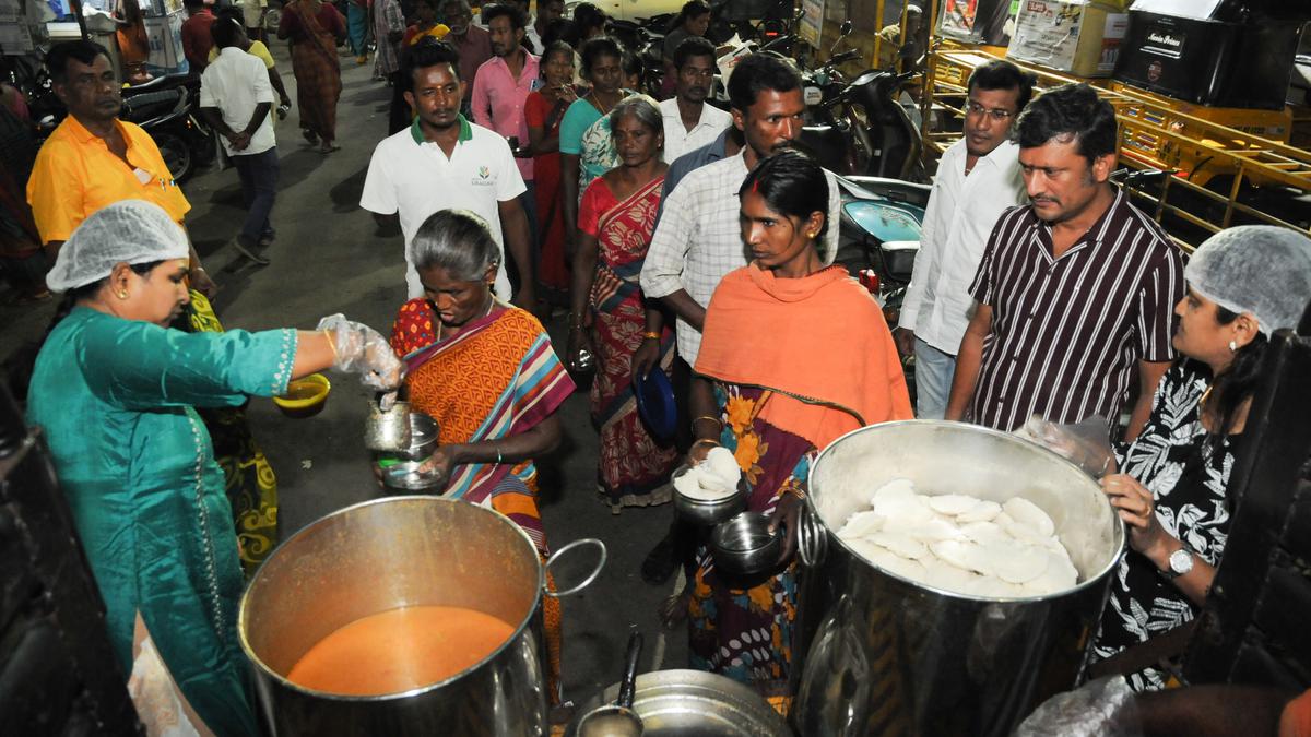 ‘Erode Siragukal’ trust is on a mission to serve the needy 365 days a year