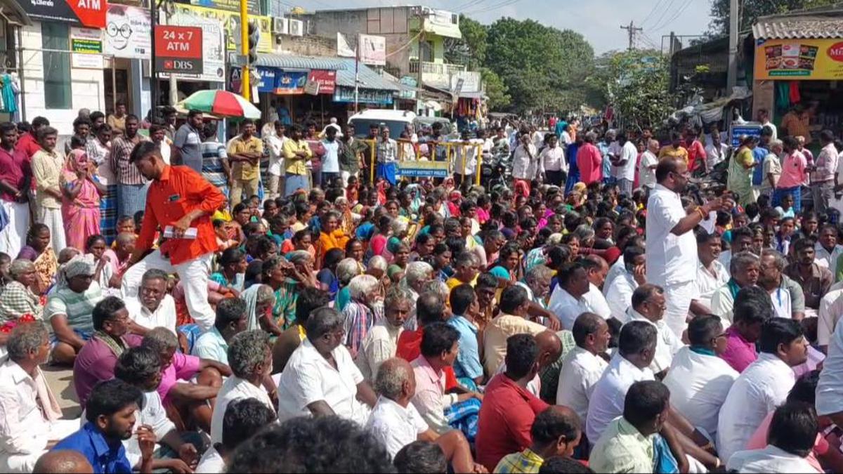 Residents block key road near Ranipet in protest against damage to rural roads by trucks involved in Bengaluru Expressway work