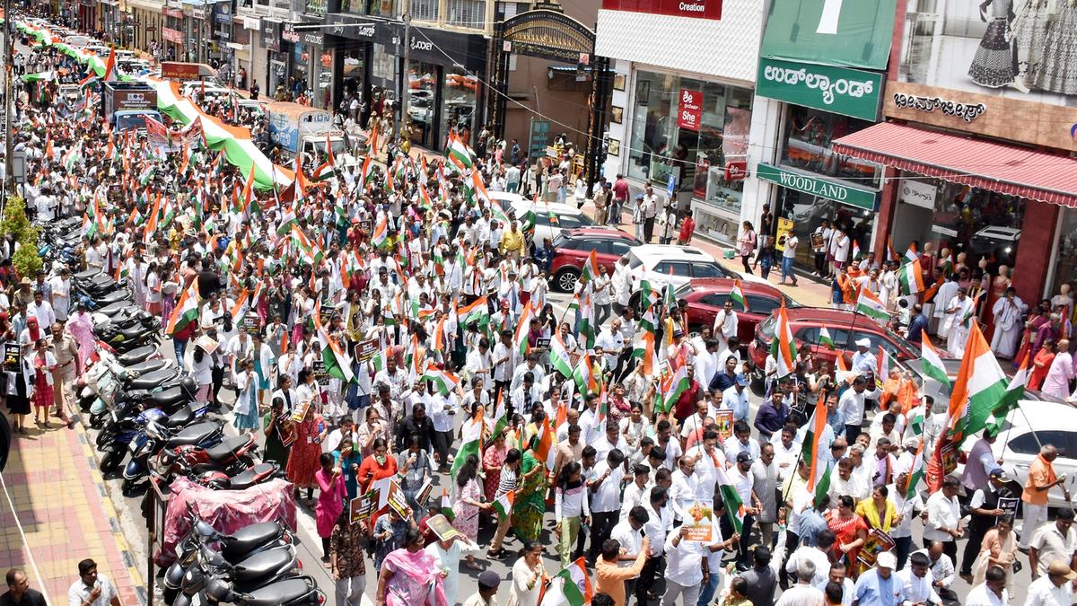 Thousands join Tiranga Yatra in Mysuru to salute Indian soldiers