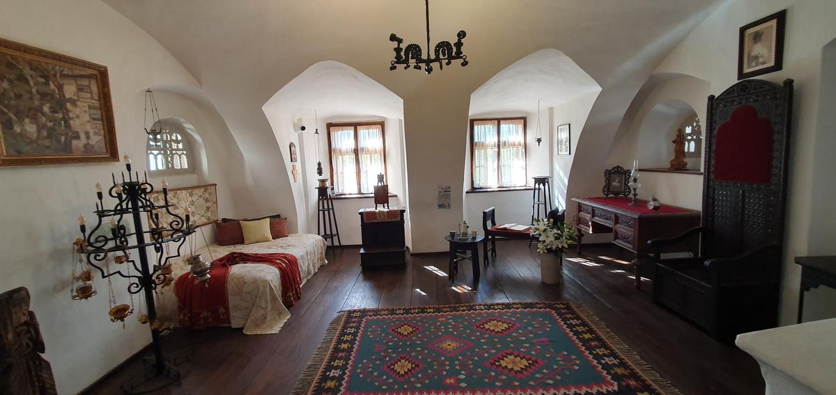 Bran Castle interior PHOTO: WIKIMEDIA COMMONS