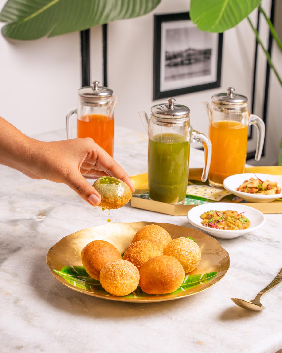 Pani puri at Gur Chini with the three flavoured water